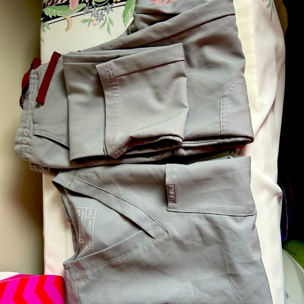 ‼️SOLD‼️ Figs Scrub Set💕